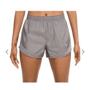 Women’s Grey Nike Dri-Fit Size Large Athletic Shorts
